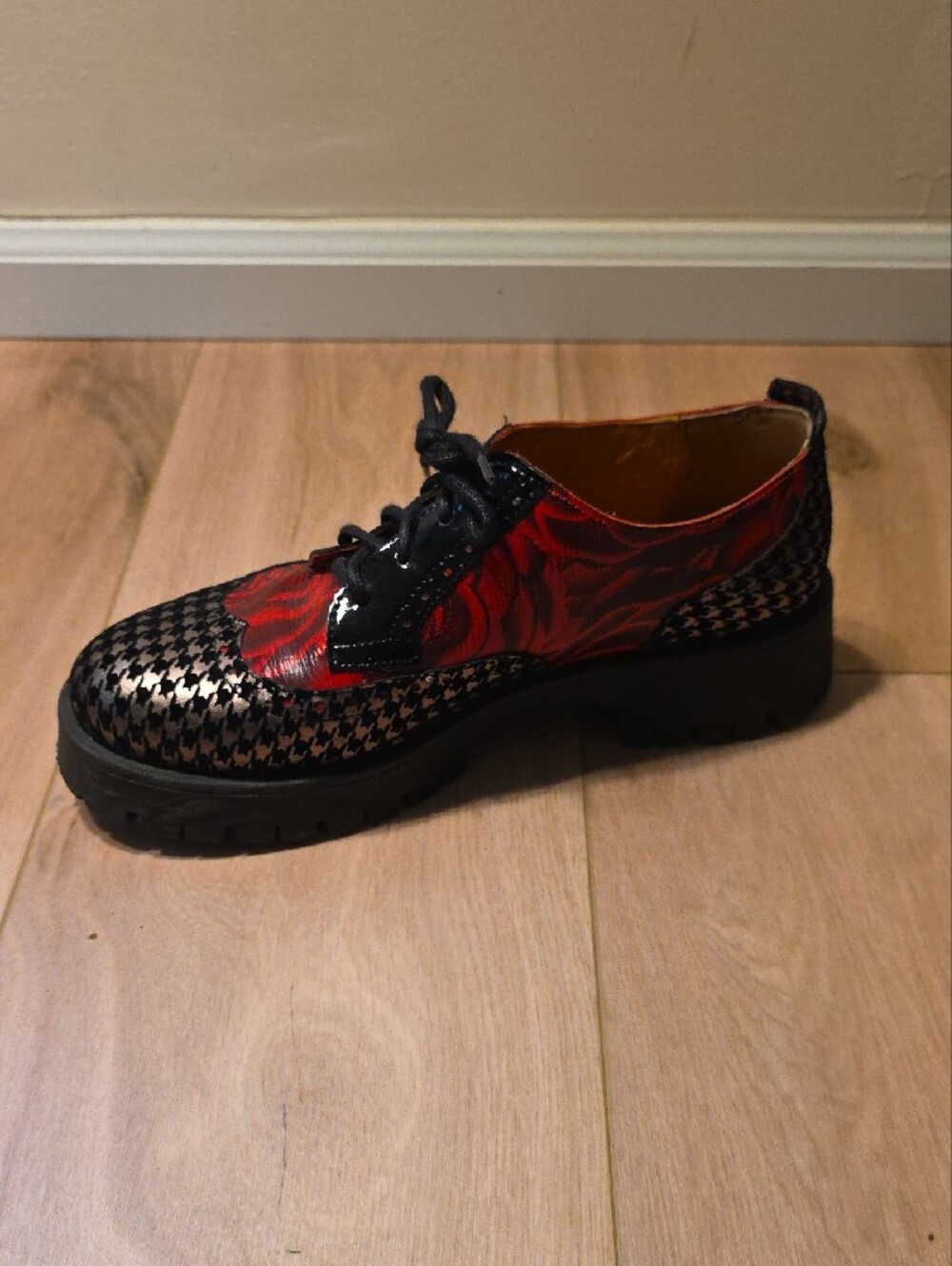 Red Rose Pattern Lace-Up Women's Oxford Boots - Picture 3 of 11